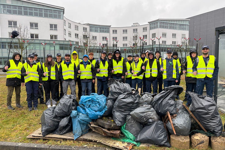 Mit Teamgeist und gemeinsamer Verantwortung für Umwelt und Gesellschaft haben die Auszubildenden und dualen Studierenden viel Müll im Stadtgebiet Leonberg gesammelt.
