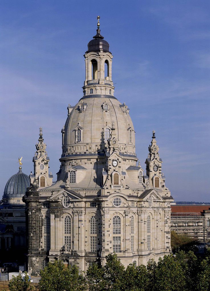 Beeindruckende Baukunst, jetzt auch mit professionellem Sicherheitskonzept. Foto: MM Fotowerbung für GEZE GmbH