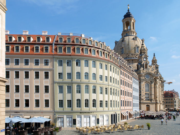 Korszerű ablaktechnika a felújított drezdai Frauenkirche templomban: a GEZE testreszabott füst- és hőelvezető rendszereket épített a történelmi épületbe. Fénykép: MM Fotowerbung, GEZE GmbH