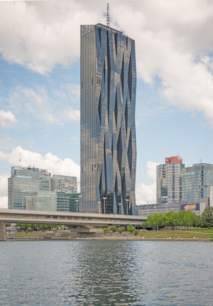 De nieuwe bezienswaardigheid van Donau City, Wenen: DC Tower 1. Foto: Michael Nagl voor GEZE GmbH