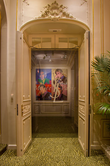 Ușa către Sala haute couture – uși glisante personalizate