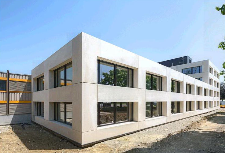 Kottenmatte Sursee career training centre - GEZE sliding door systems complement the clear, contemporary shapes of the new building.