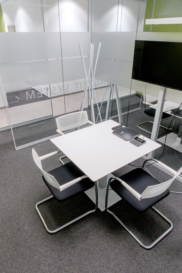 Modern meeting rooms: Communicating and developing new things together - there’s enough space and suitable equipment to do just that.