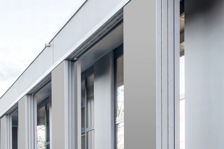 Skyveskodder fasade - Skyveskodder beskytter mot sol, regn, vind og nysgjerrige blikk. De bedrer også energibalansen i bygningen din: Om vinteren som beskyttelser mot kulde; på varme sommerdager holder det seg kjøligere innendørs.