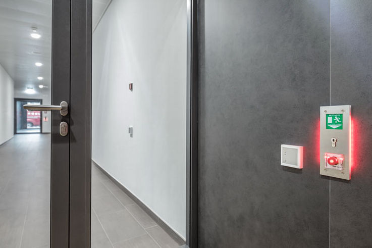 Emergency exit systems - Every second counts in an emergency! Safe escape and rescue routes are indispensable in enabling people to leave a building immediately in the event of danger.