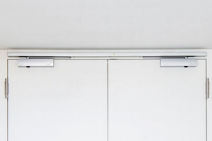 Integrated smoke switch control units - Security included – this is promised and delivered by the integrated smoke switch control units, which complete the security concept for the correspondingly equipped GEZE swing door drives.