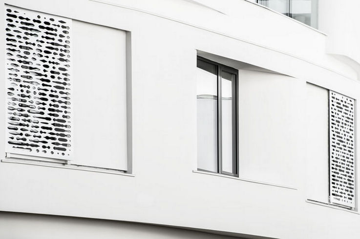 Perlan - Based on the Perlan 140 sliding door fitting system, this product variant is designed for use as a sliding shutter. Even high environmental stresses such as sea air cannot harm it.